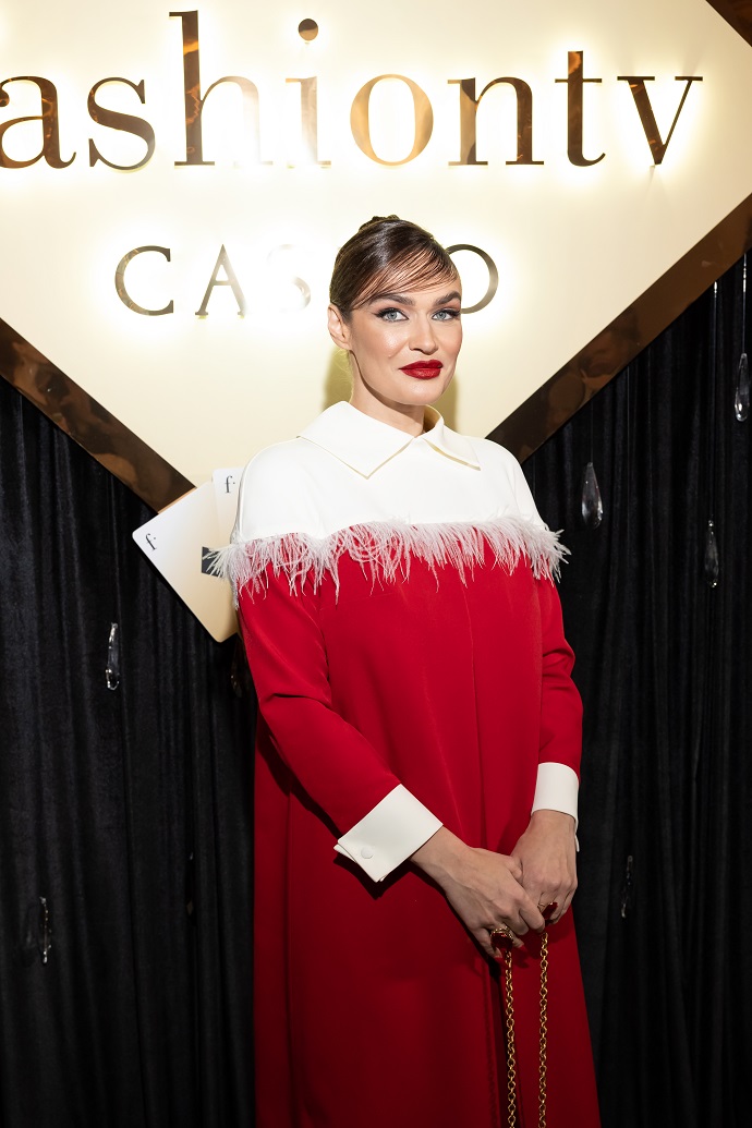 На Новогодней Премии телеканала Fashion TV Russia Эвэлина Бледанс, Ольга Бузова и Юлия Хадарцева «поставили на черное»